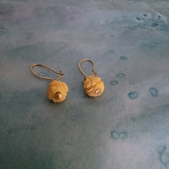 Vintage Carved Ivory Dangle Pierced Earrings - Picture 4 of 5